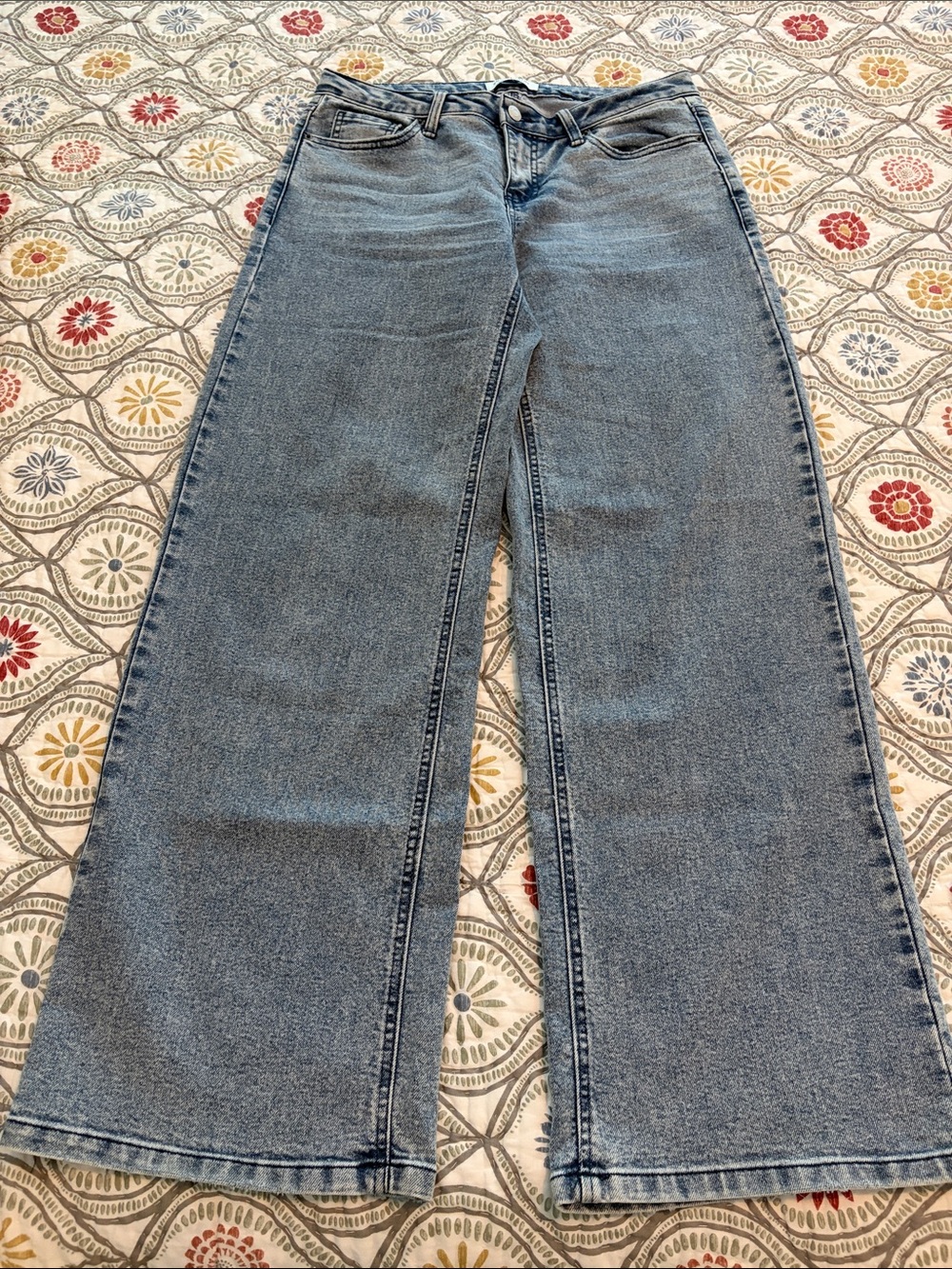 Vanilla Star wide leg jeans, size 5/27 small.